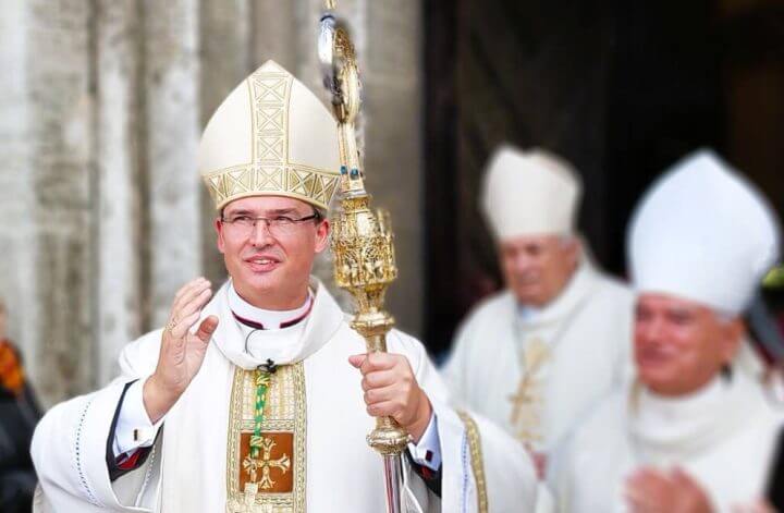 1697969666-novym-biskupom-spisskej-diecezy-sa-stal-monsignor-frantisek-trstensky-slavnostnu-vysviacku-mal-v-sobotu-720x471 (1).jpg