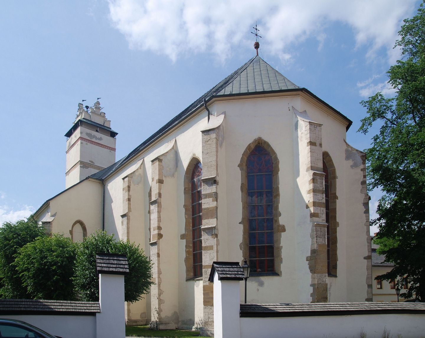 Kežmarok,_kościół_św._Krzyża,_widok_od_strony_wschodniej.jpg