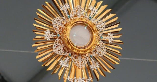 monstrance (1).jpg