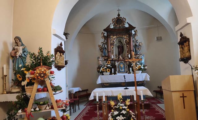 Toto je výzdoba v Kostole sv. Petra a Pavla v Stráňach pod Tatrami